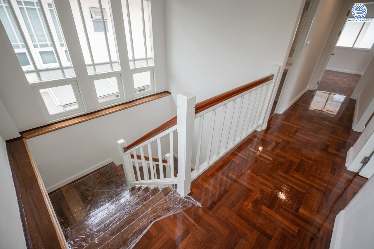 บ้านมือสองตกแต่งใหม่ โครงการ มณีรินทร์พาร์ค รัตนาธิเบศร์-ท่าอิฐ หลังมุม แบรนด์ Property Perfect เนื้อที่ 74.10 ตร.ว. ฟังก์ชัน 3 ห้องนอน 3 ห้องน้ำ 1 ห้องอเนกประสงค์ จอดรถได้ 2 คัน บนทำเลศักยภาพ เชื่อมต่อทั้ง ถนนรัตนาธิเบศร์ และถนนราชพฤกษ์ ใจกลาง 2 เซ็นทรัลฯ ใกล้ทางด่วน "งามวงศ์วาน" และรถไฟฟ้า "สถานีบางรักน้อยท่าอิฐ"